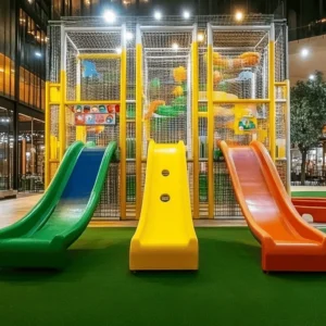 Los parques son lugares mágicos. Allí, los niños juegan, ríen y hacen amigos. El juego al aire libre es muy importante. Les ayuda a crecer sanos y felices. En un parque, los niños pueden correr, saltar y explorar. Esto mejora su salud física y mental.