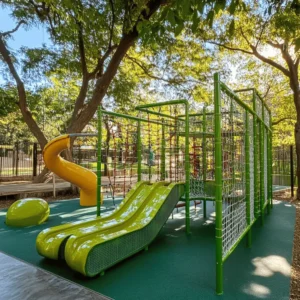 Los parques infantiles son espacios mágicos para los niños. Aquí, pueden correr, saltar y explorar. Jugar al aire libre es esencial para su crecimiento. Los niños aprenden a socializar y a compartir. Además, el juego mejora su salud física y mental. En estos parques, los pequeños aventureros descubren el mundo.