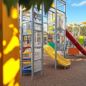 Los parques infantiles son lugares mágicos. Aquí, los niños pueden explorar y jugar. El juego es vital para su desarrollo. A través de juegos, ellos aprenden habilidades sociales. También, mejoran su coordinación y equilibrio. Además, disfrutar del aire libre es crucial para su salud.